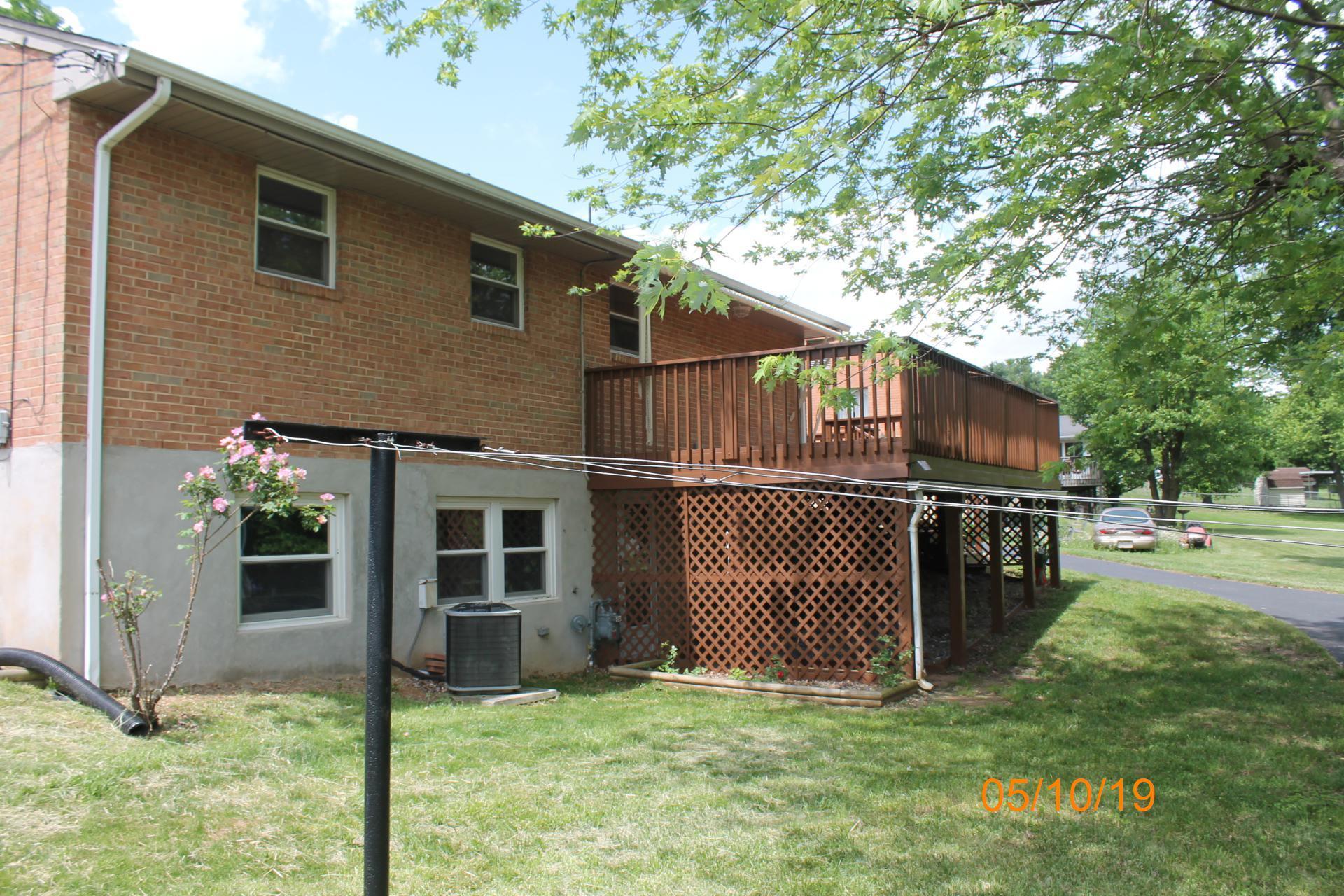 745 Kenyon Road Vinton, VA 24179 - Photo 4 of 52 a backyard of a house with table and chairs