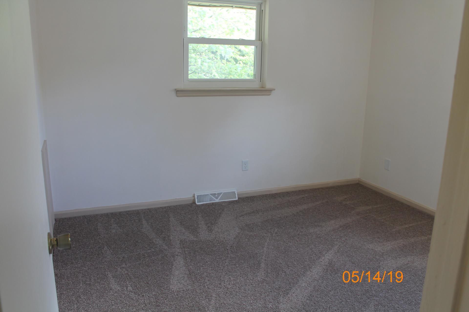 745 Kenyon Road Vinton, VA 24179 - Photo 34 of 52 an empty room with a window
