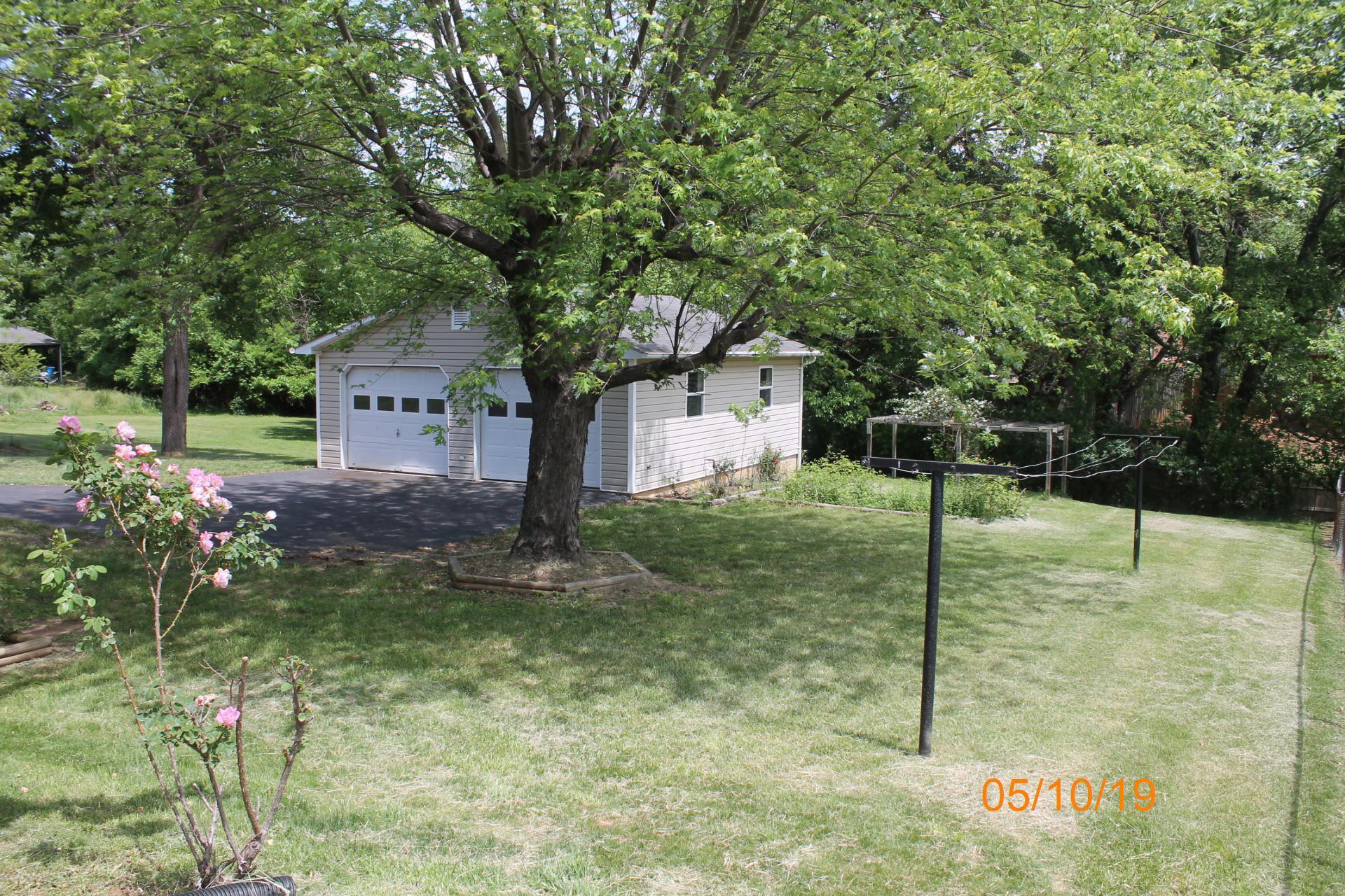 745 Kenyon Road Vinton, VA 24179 - Photo 6 of 52 a backyard of a house with lots of green space