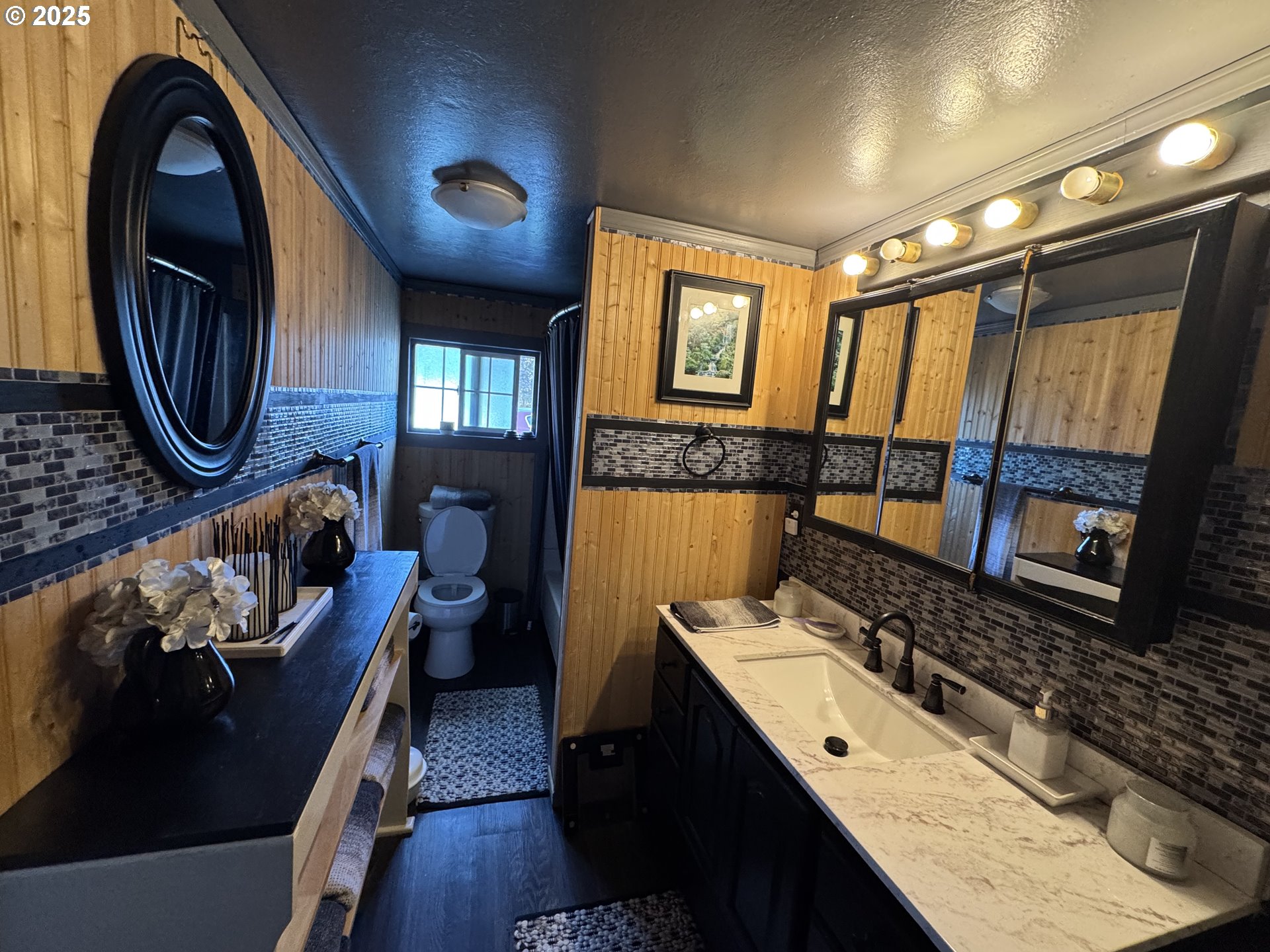 361 Bridge Street Echo, OR 97826 - Photo 9 of 13 a living room with furniture