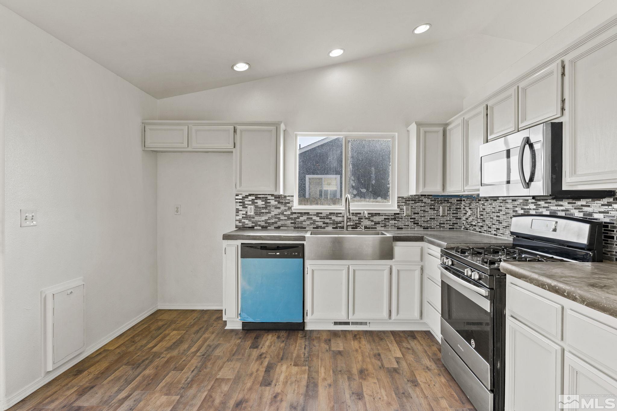 518 St Louis Road Fernley, NV 89408 - Photo 11 of 38 Photo 11