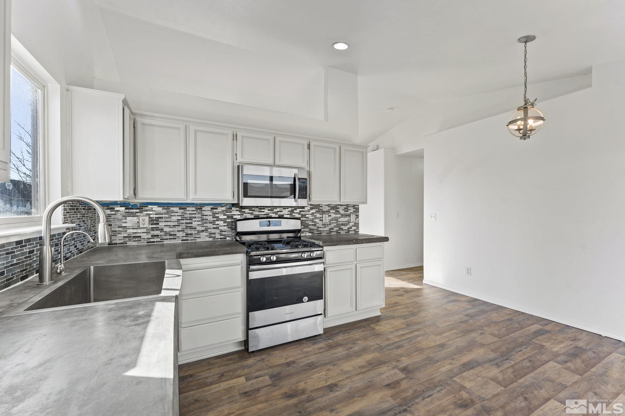 518 St Louis Road Fernley, NV 89408 - Photo 12 of 38 Photo 12