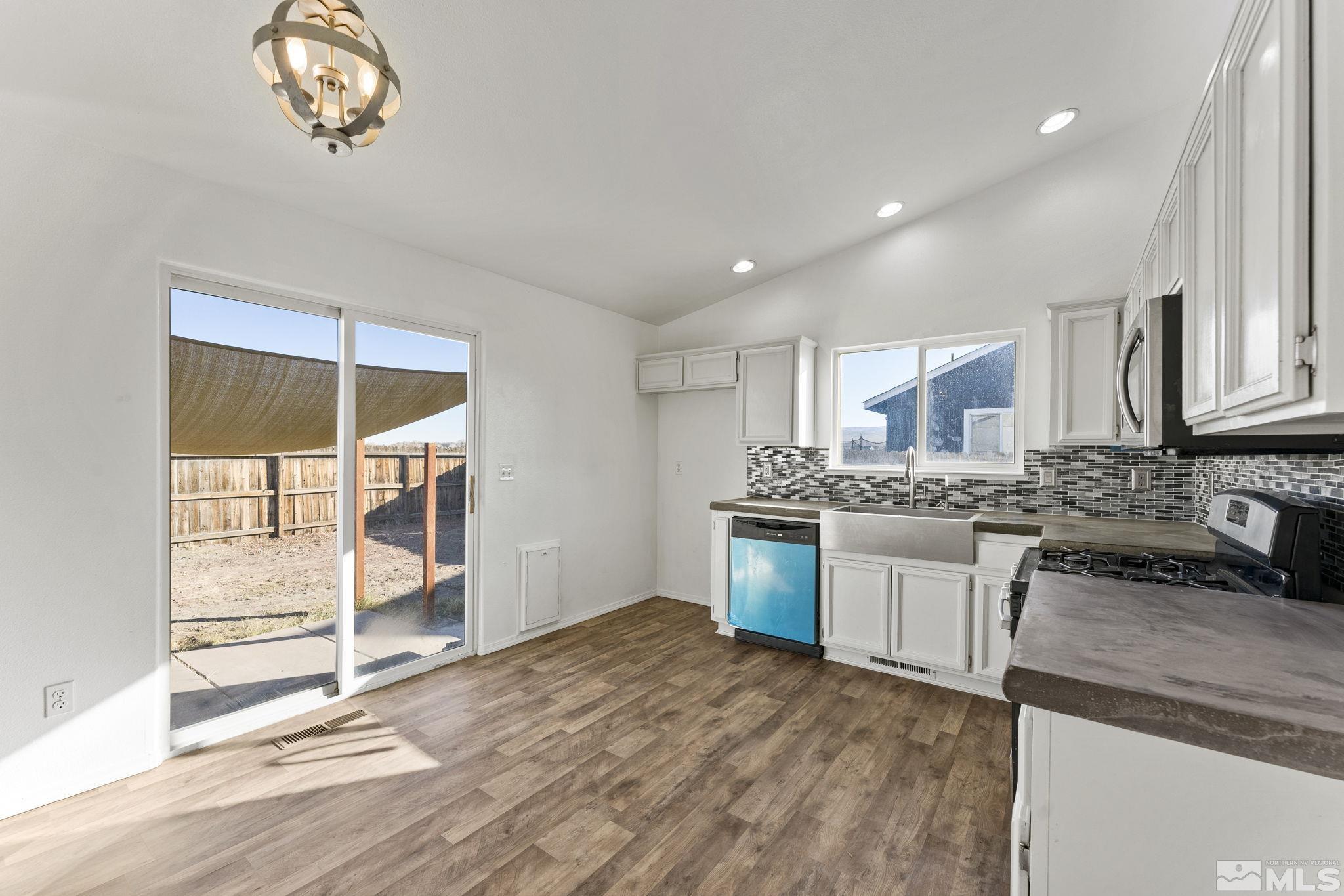 518 St Louis Road Fernley, NV 89408 - Photo 9 of 38 Photo 9