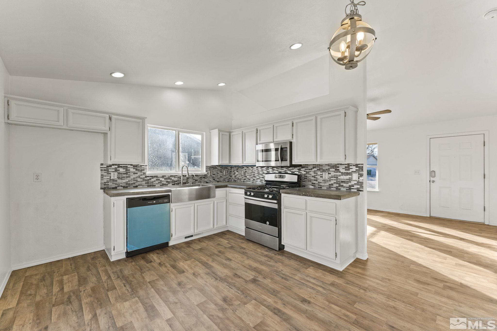 518 St Louis Road Fernley, NV 89408 - Photo 10 of 38 Photo 10
