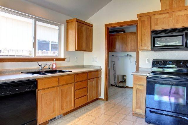 747 South Haskell Street Central Point, OR 97502 - Photo 11 of 27 Additional Photo