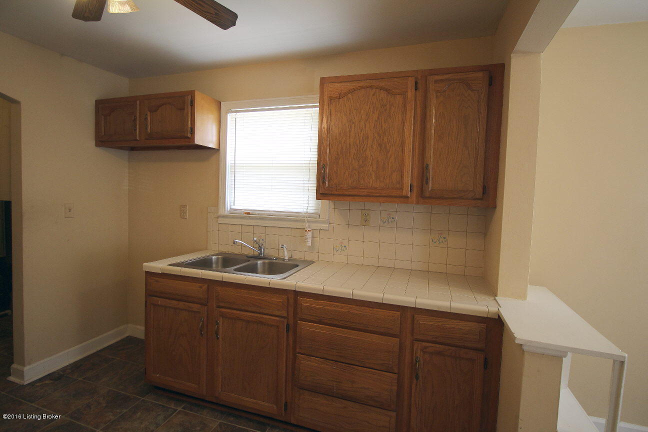 3952 Cane Run Road Louisville, KY 40211 - Photo 17 of 24 044 Kitchen