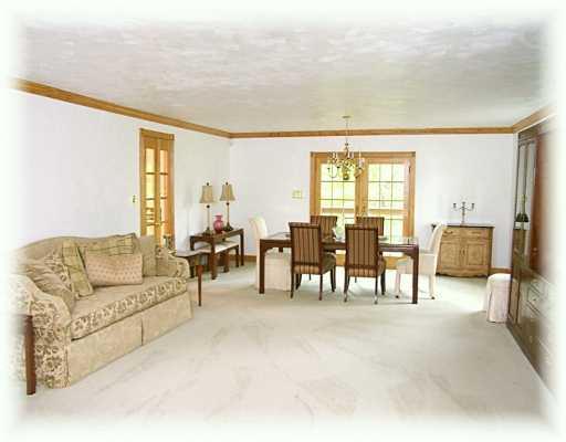 129 Crouse Road Greensburg, PA 15601 - Photo 4 of 8 Living Room.