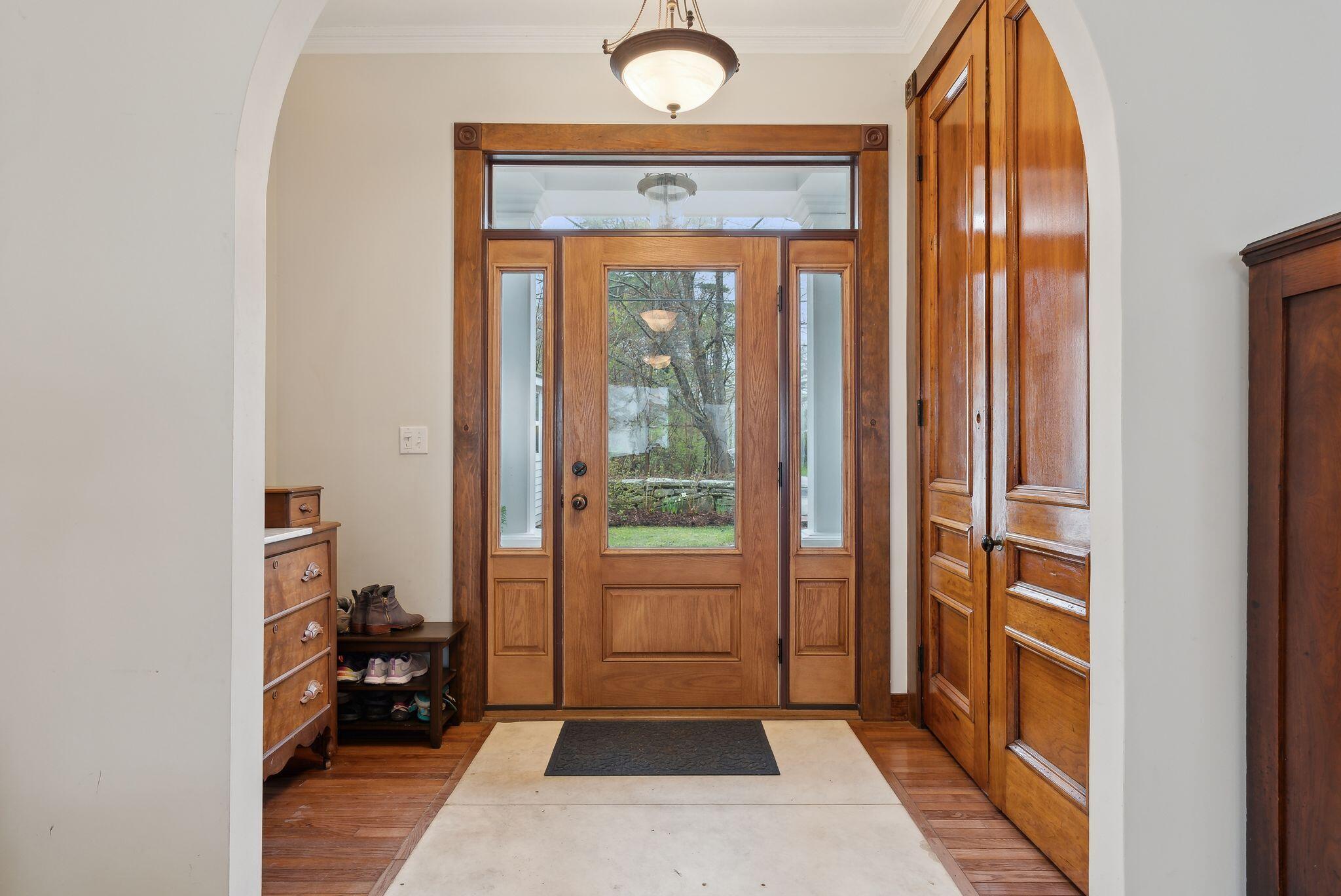 44 Maquoit Drive Freeport, ME 04032 - Photo 12 of 58 Front entry