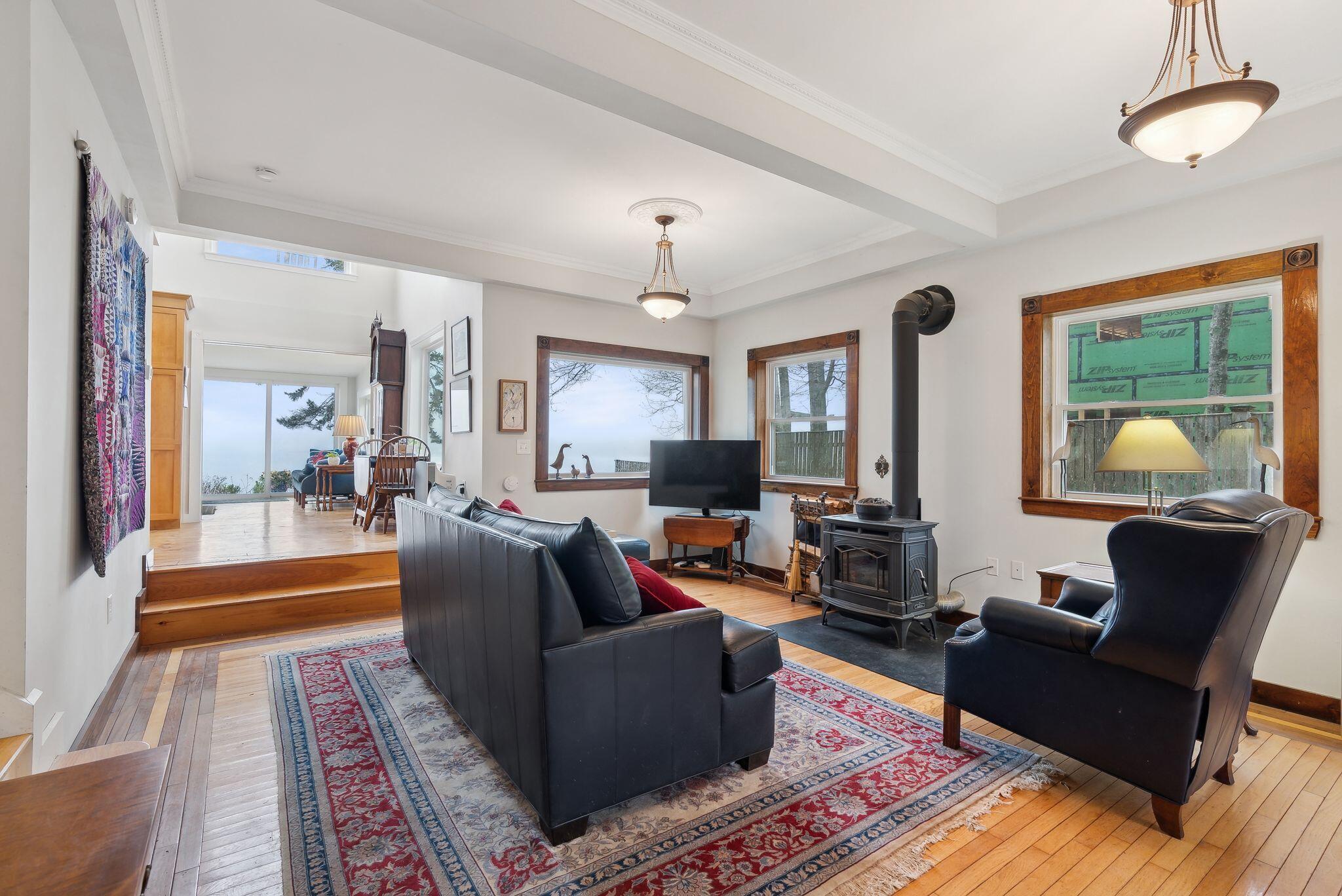 44 Maquoit Drive Freeport, ME 04032 - Photo 14 of 58 Living room