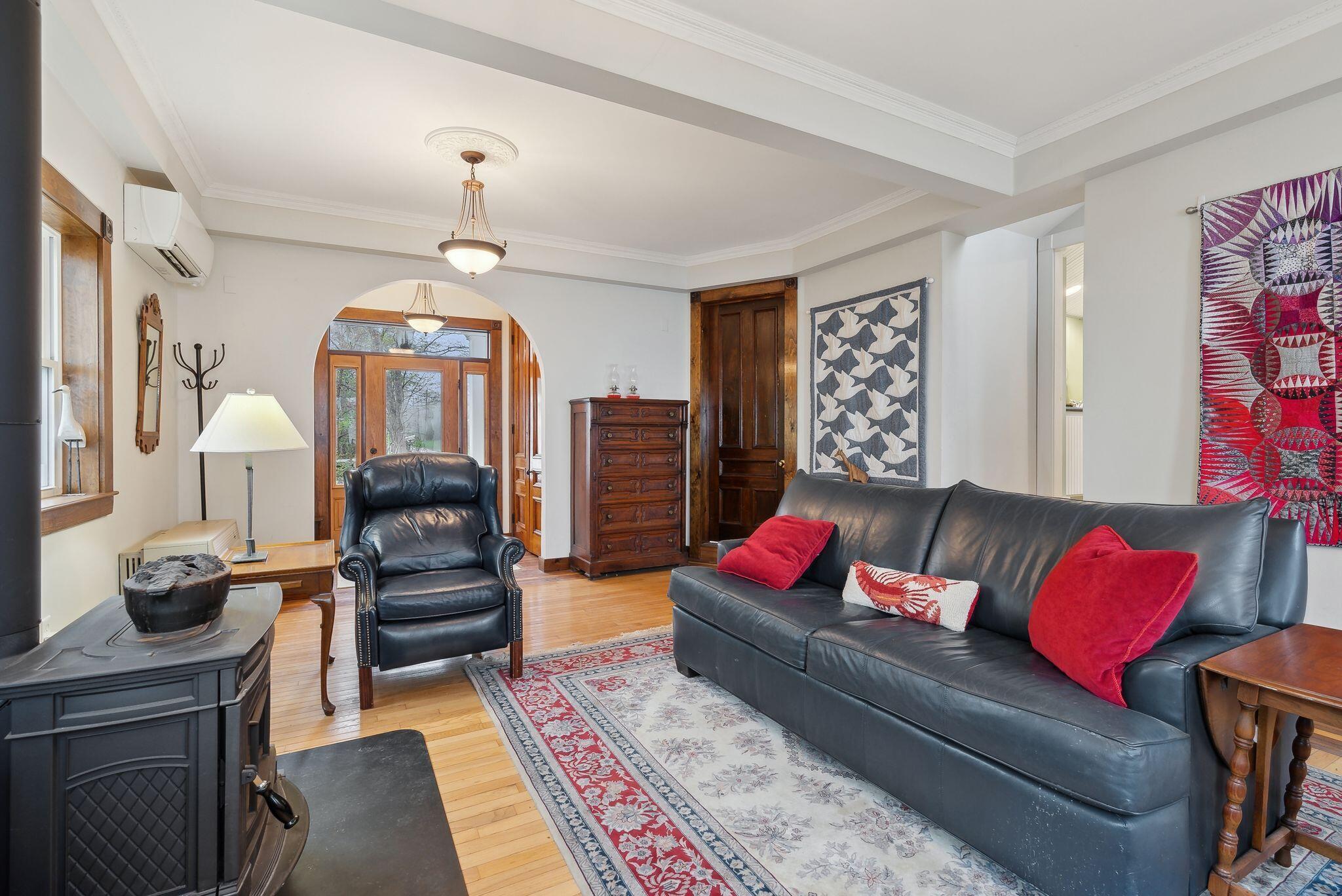 44 Maquoit Drive Freeport, ME 04032 - Photo 15 of 58 Living room