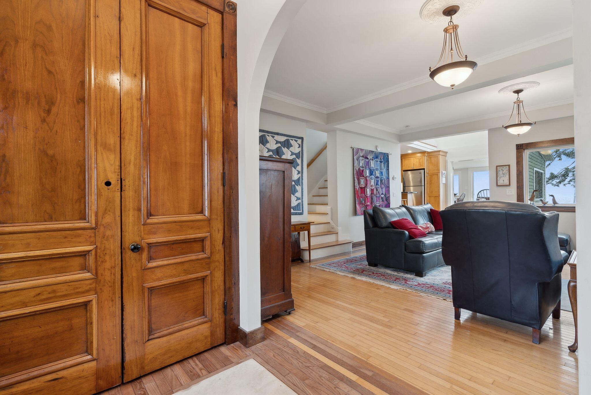 44 Maquoit Drive Freeport, ME 04032 - Photo 17 of 58 View of living room
