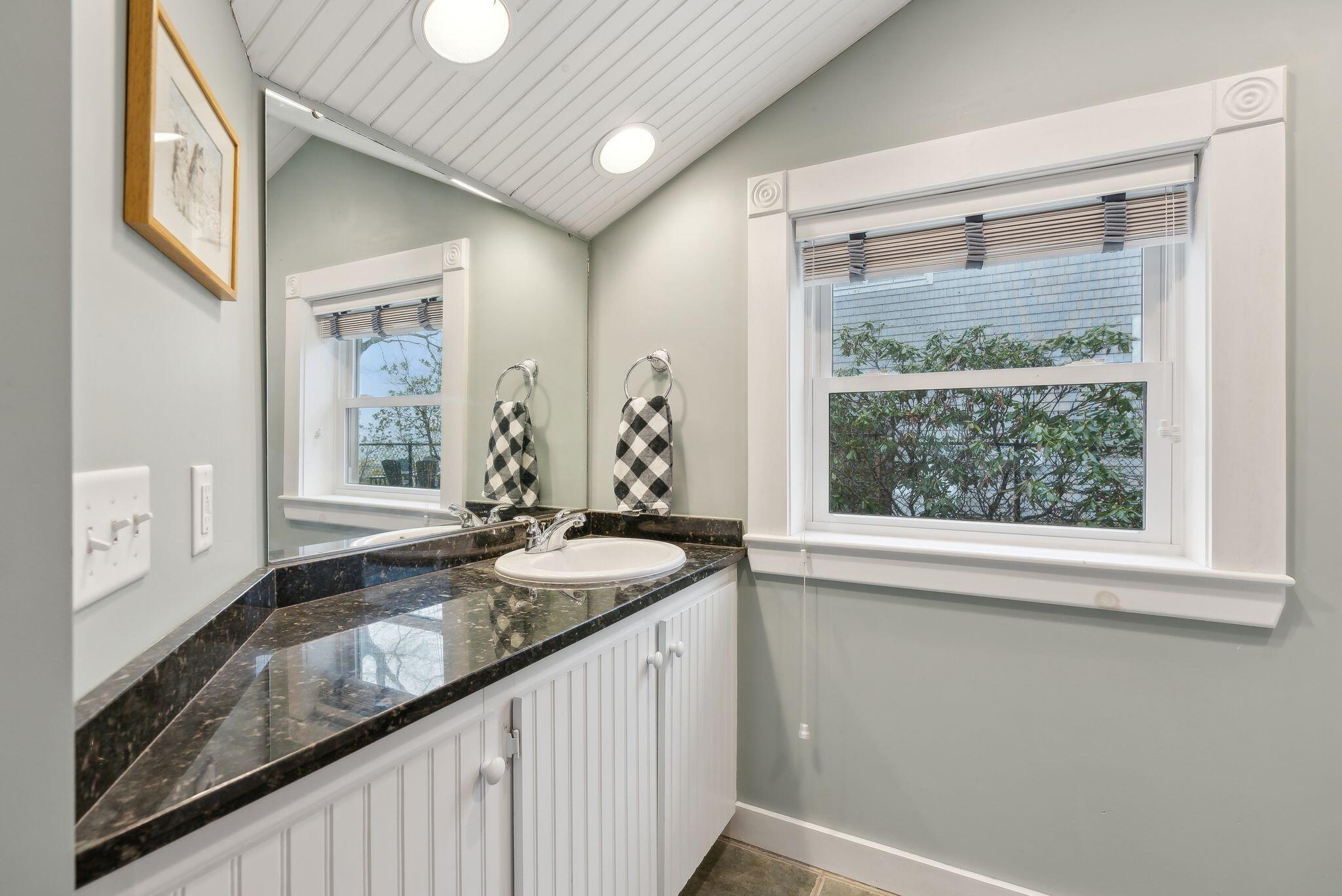 44 Maquoit Drive Freeport, ME 04032 - Photo 25 of 58 1st floor bath and laundry