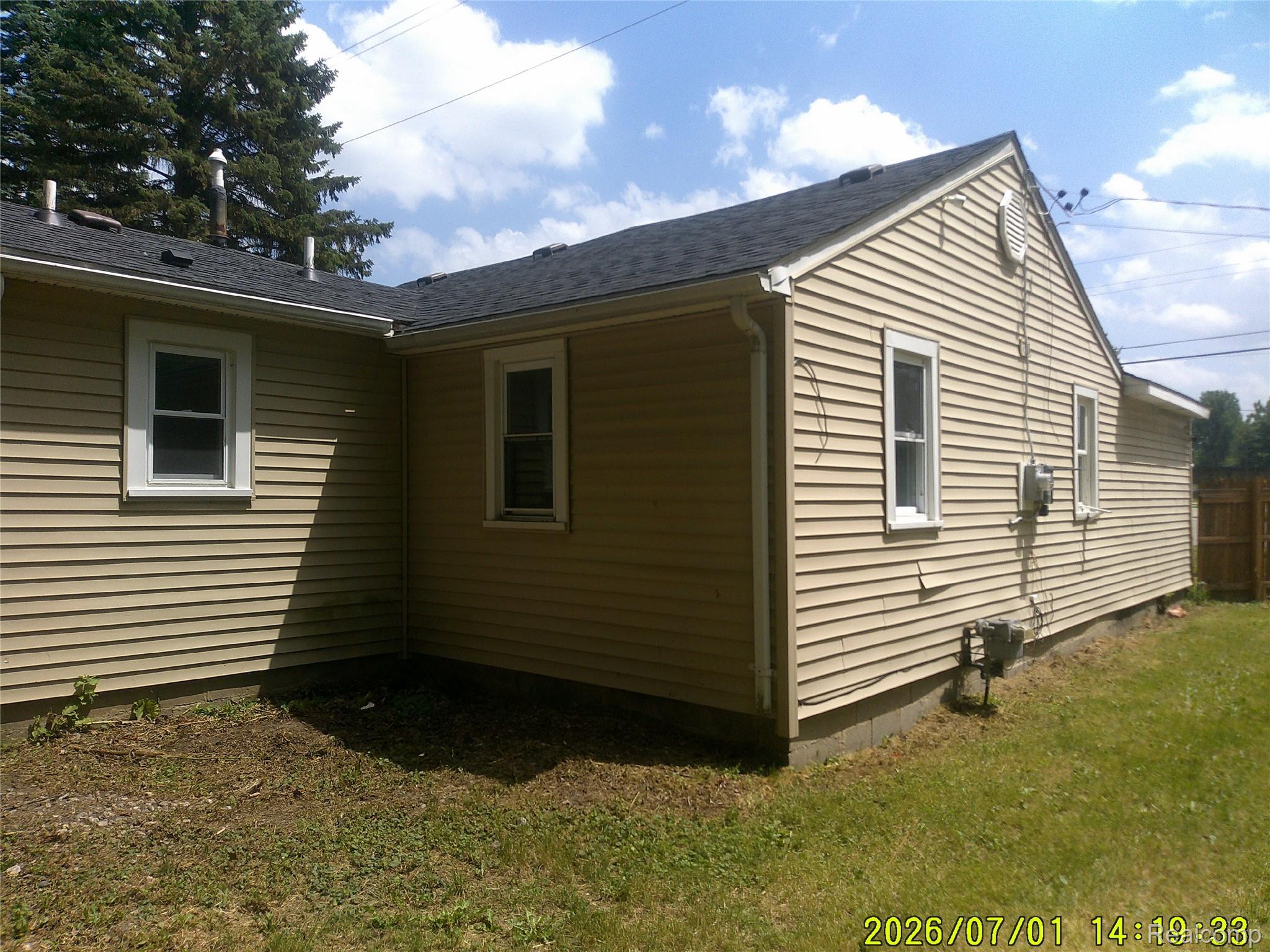 3490 Beveridge Road Flint, MI 48532 - Photo 3 of 20 DSCF0016.JPG