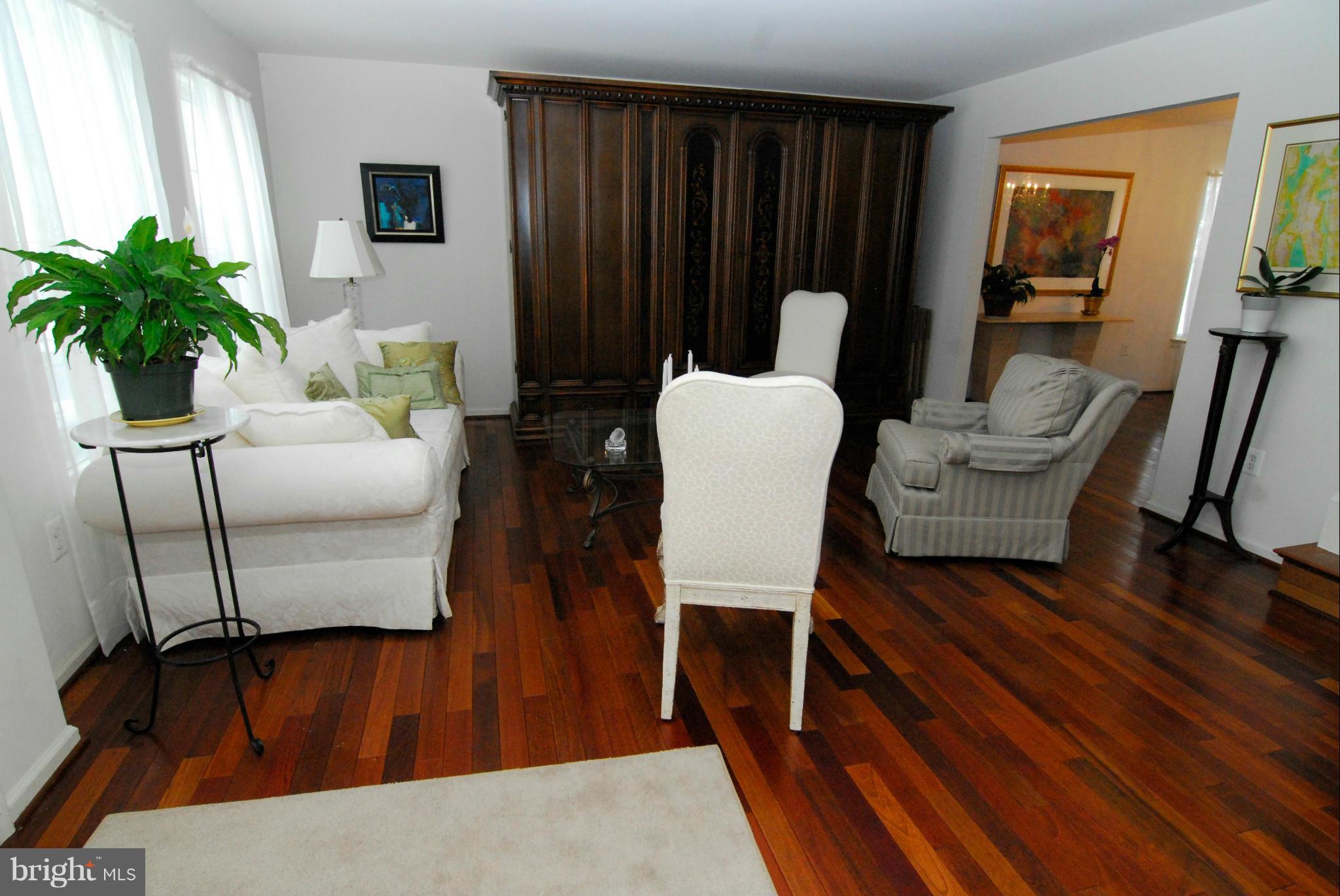 12300 Snowden Woods Road Laurel, MD 20708 - Photo 3 of 29 Living Room