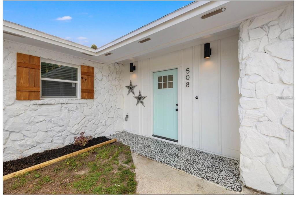 508 Brooker Road Brandon, FL 33511 - Photo 3 of 18 a bathroom with a sink and a mirror