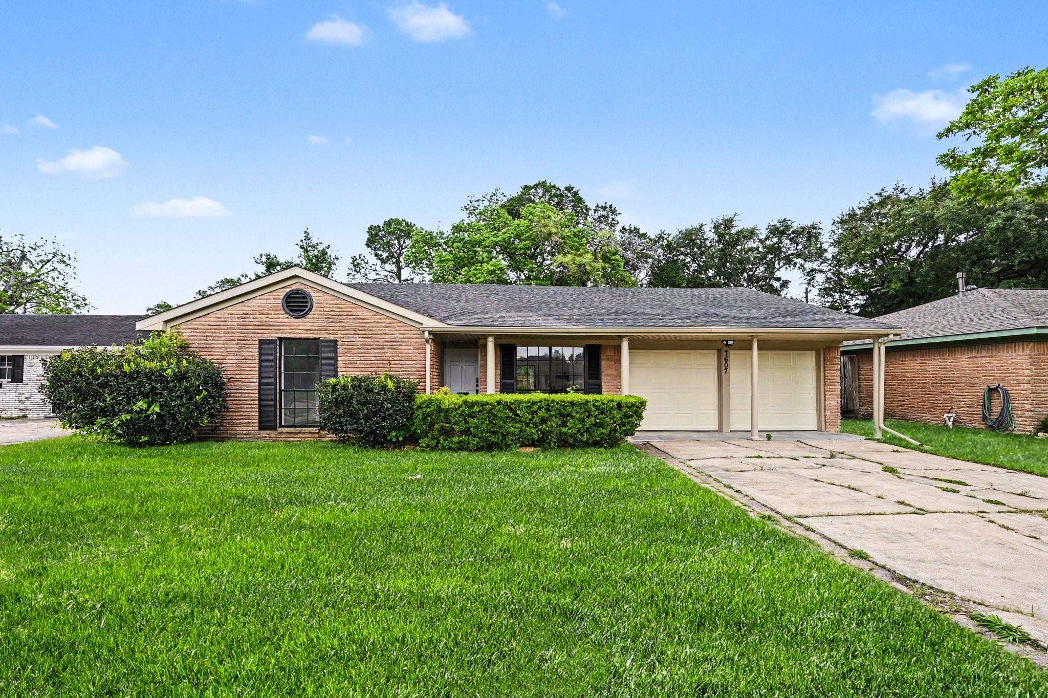 7607 Grape Street Houston, TX 77074 - Photo 2 of 42