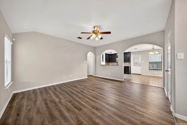$1,925 | 5615 Southern Knoll, San Antonio, TX 78261