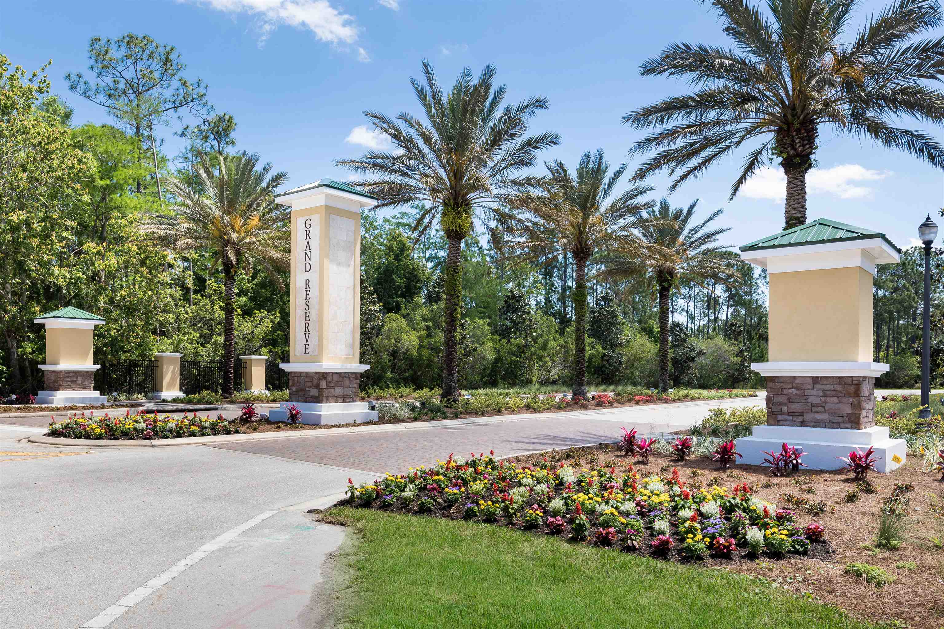 44 Pinnacle Place Bunnell, FL 32110 - Photo 4 of 36 a view of a yard with cars