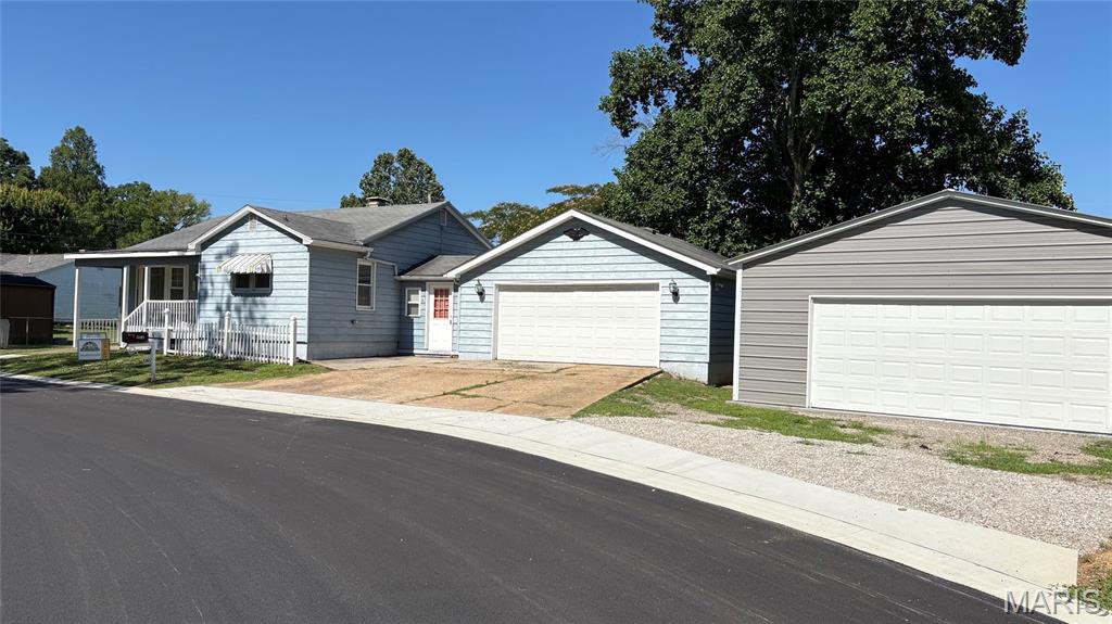 105 Debra Lane Sparta, IL 62286 - Photo 2 of 38
