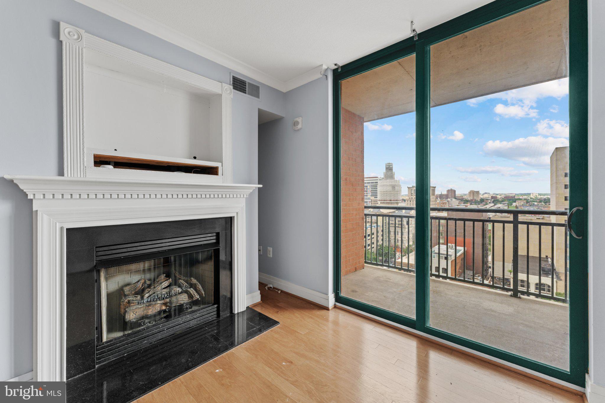 414 Water Street, Unit 1306 Baltimore, MD 21202 - Photo 12 of 29 City views from a cozy retreat.