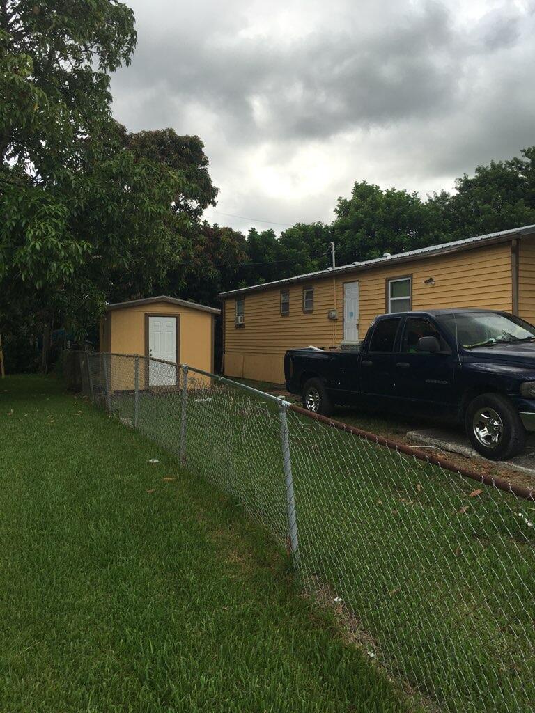 429 North Cocoanut Road Pahokee, FL 33476 - Photo 2 of 3 IMG_2345