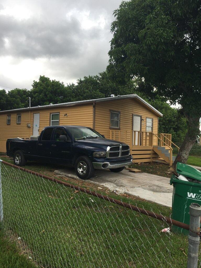 429 North Cocoanut Road Pahokee, FL 33476 - Photo 3 of 3 IMG_2344