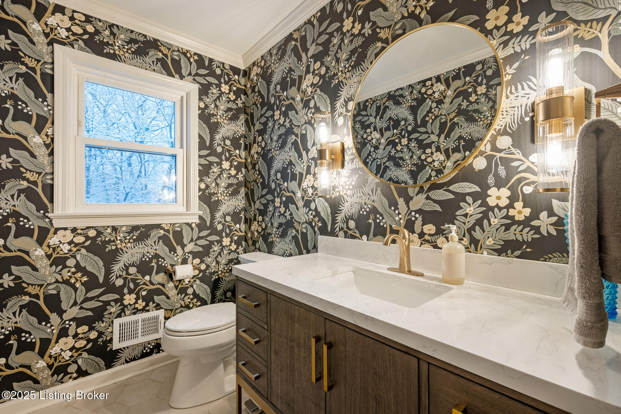7609 Tallwood Road Prospect, KY 40059 - Photo 21 of 45 First floor half bath