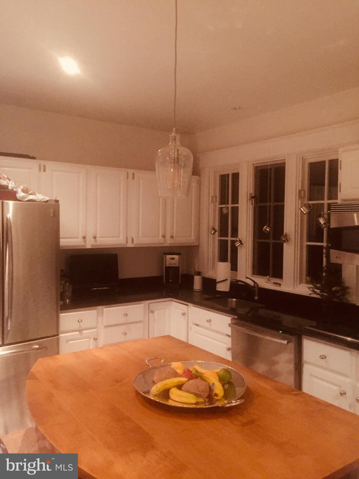 6311 Pinehurst Road Baltimore, MD 21212 - Photo 2 of 5 Kitchen