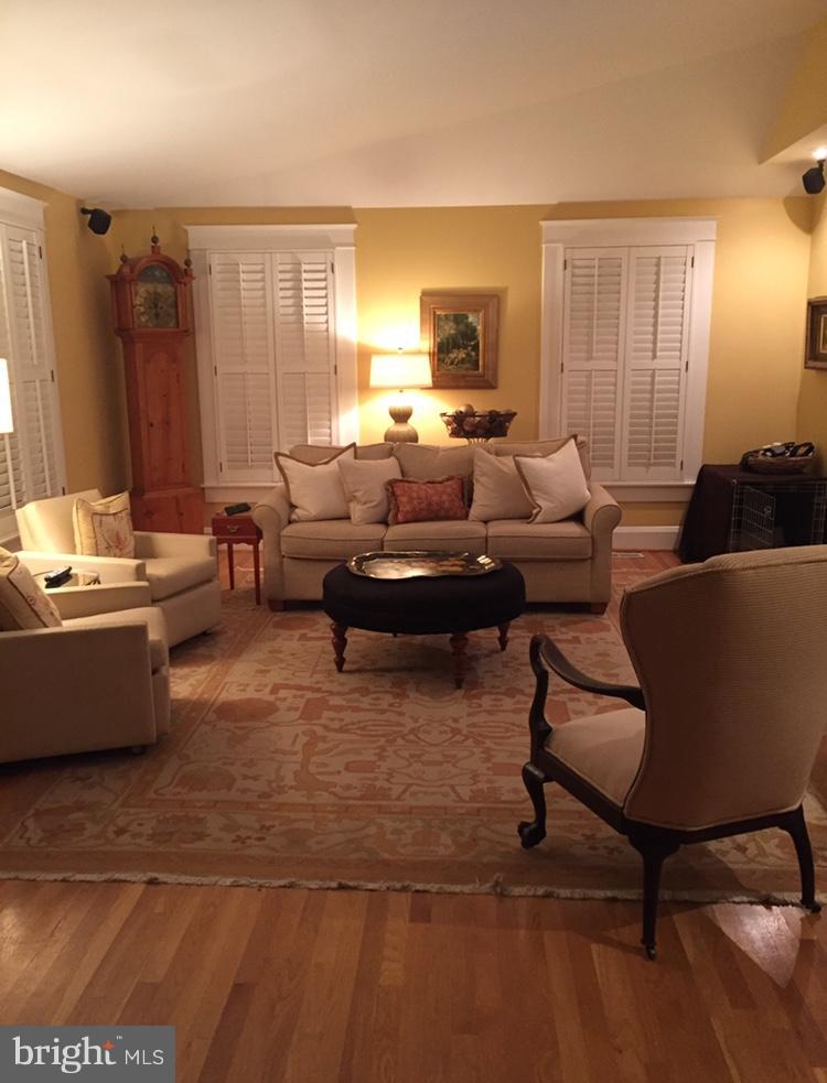 6311 Pinehurst Road Baltimore, MD 21212 - Photo 3 of 5 Family Room