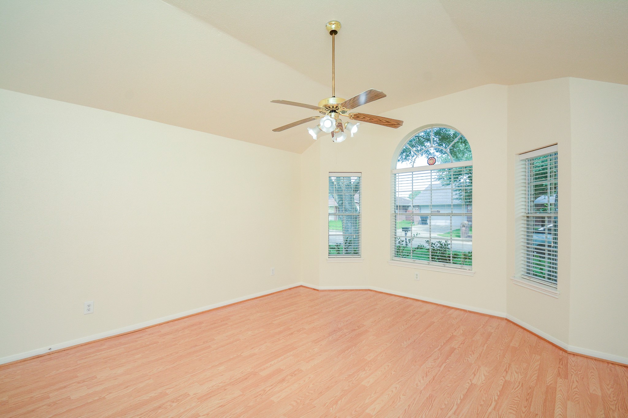 9502 Coast Bridge Street Houston, TX 77075 - Photo 19 of 31