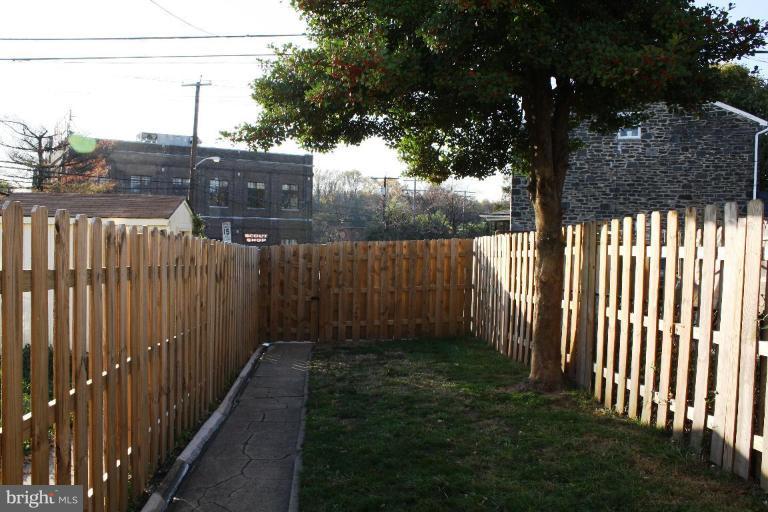 2908 Keswick Road Baltimore, MD 21211 - Photo 11 of 20 Back yard