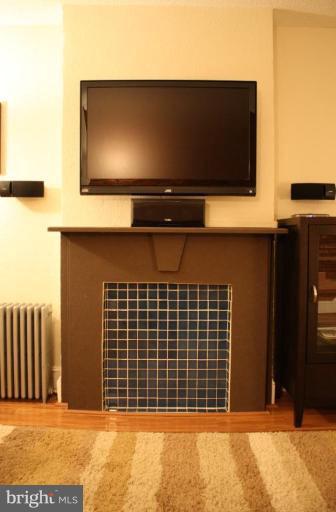2908 Keswick Road Baltimore, MD 21211 - Photo 4 of 20 Living Room #3