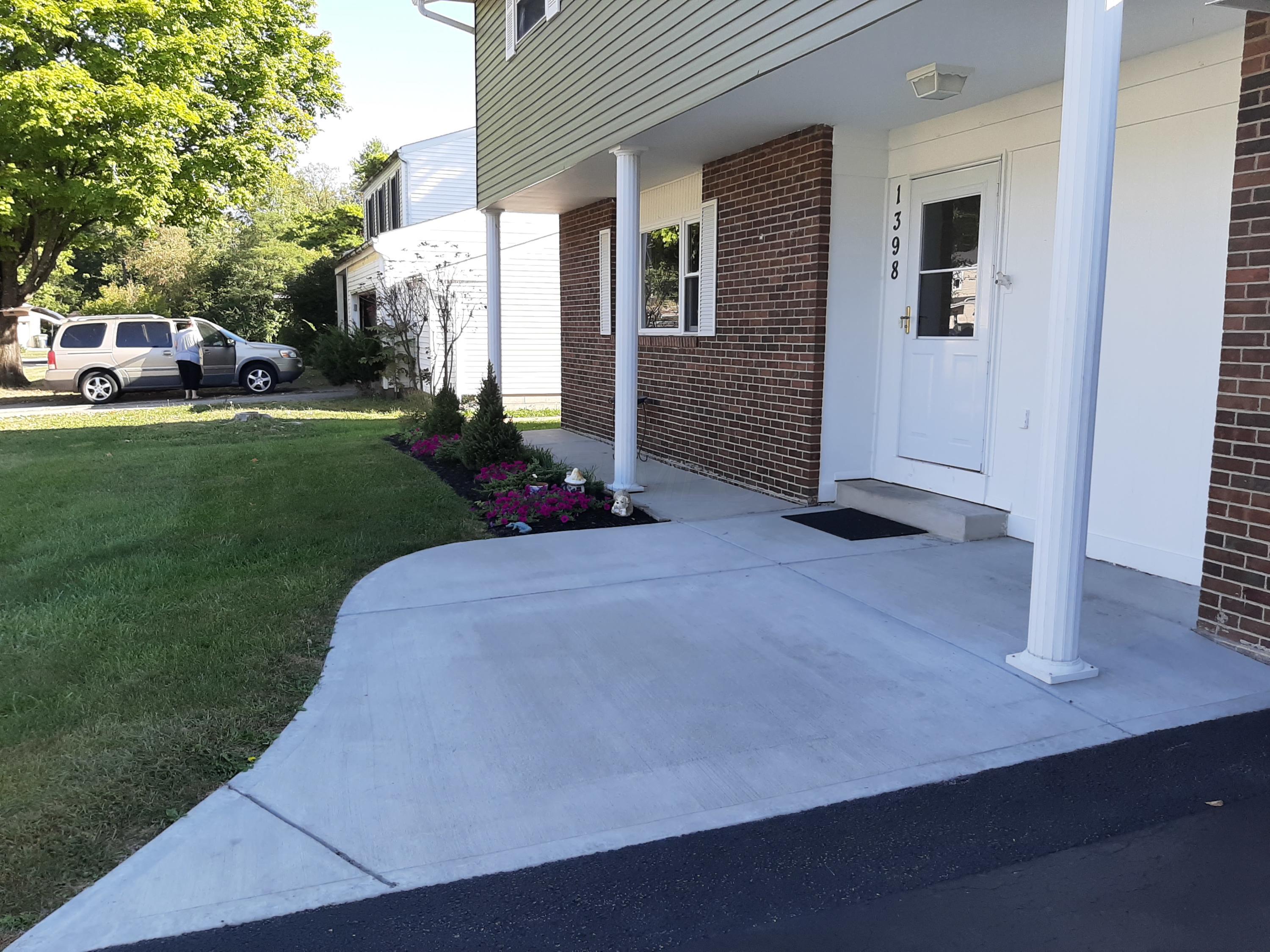 1398 Bonnie Ridge Road Columbus, OH 43228 - Photo 2 of 15 Gallery Image 2