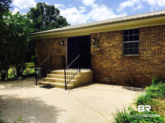 39660 Hannis Williams Road Bay Minette, AL 36507 - Photo 21 of 32 For Sale: 39660 Hannis Williams Road, Bay Minette, AL 36507 Back Patio