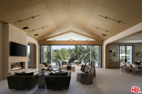 $19,950,000 | 5544 Hoback Glen Road, Hidden Hills, CA 91302