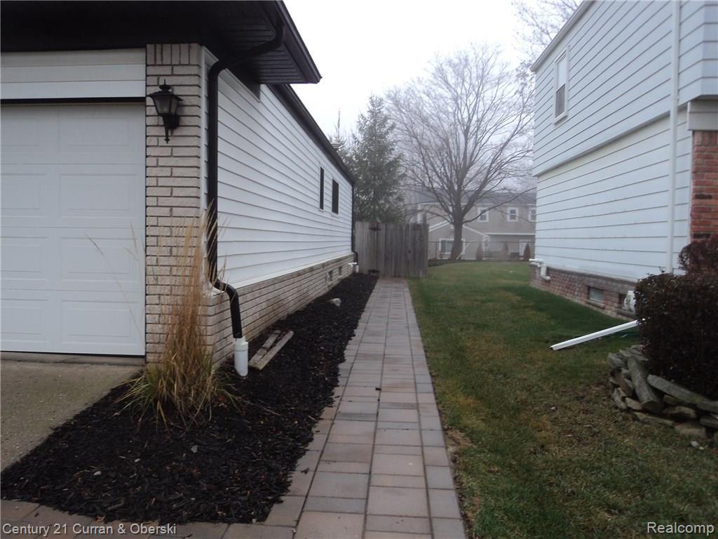 24289 Kings Pointe Novi, MI 48375 - Photo 5 of 18 NORTH SIDE VIEW.JPG