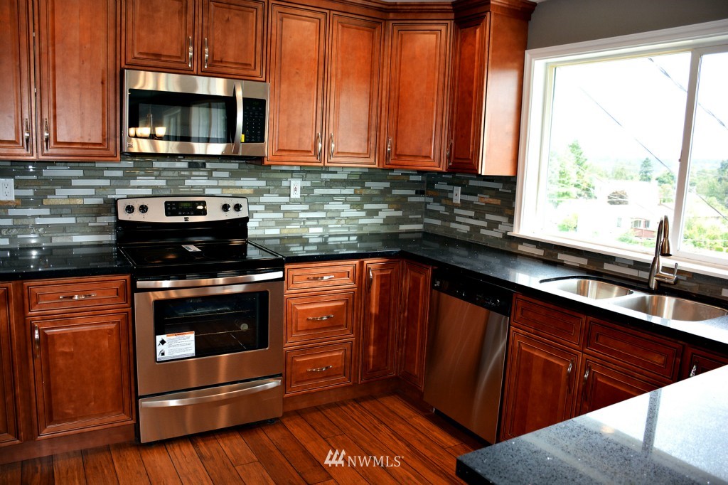 4801 South Roxbury Street Seattle, WA 98118 - Photo 4 of 18
