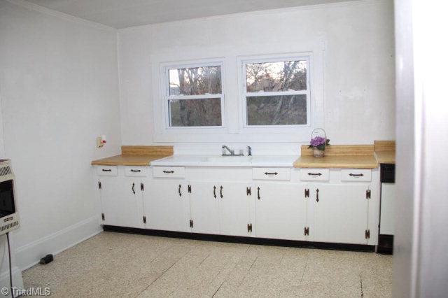 5461 Mountain View Road Hays, NC 28635 - Photo 4 of 12 Kitchen