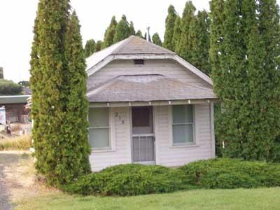 211 Mize Road South Yakima, WA 98908 - Photo 2 of 4 a front view of a house with a yard