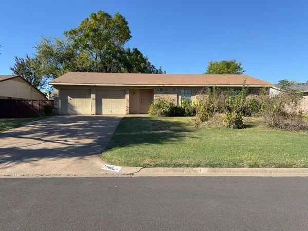 $1,895 | 1613 Edgehill Road, Benbrook, TX 76126