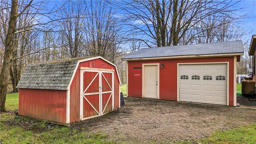69 South Summit Road, Unit 409 Greenville, PA 16125 - Photo 26 of 41 a backyard of a house