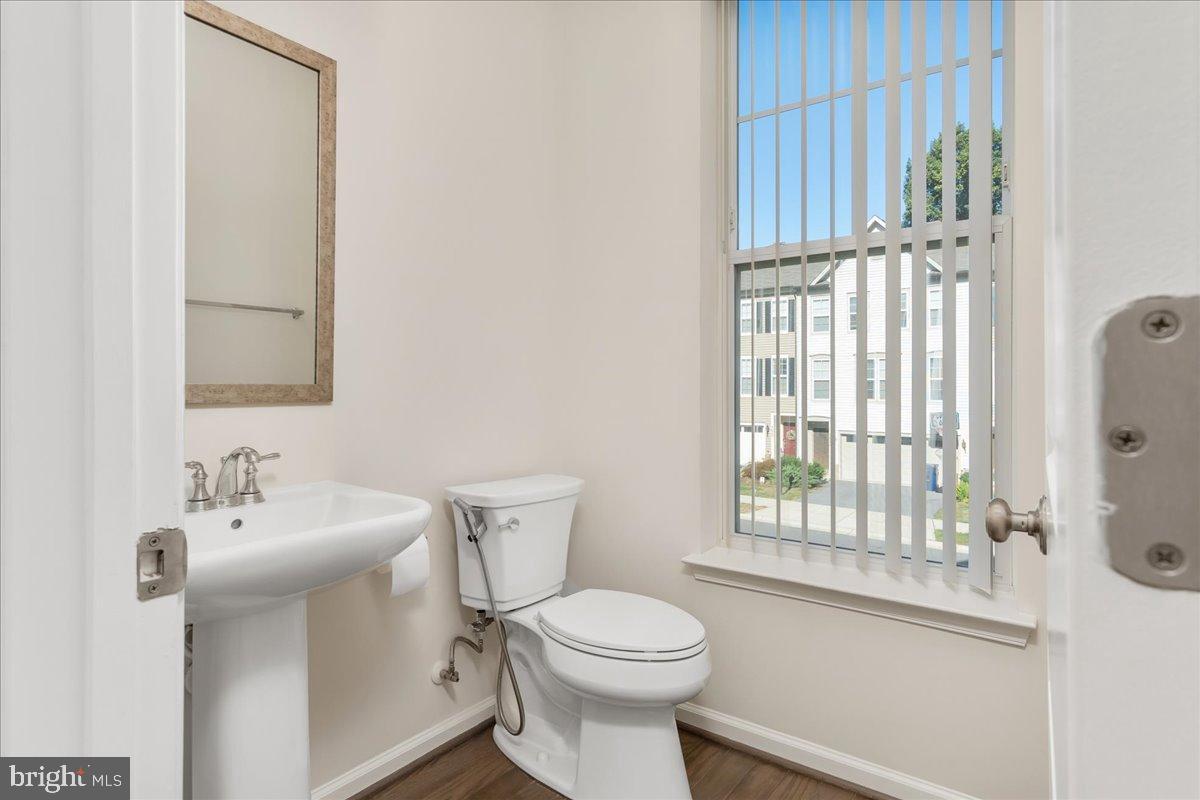 5625 Scott Ridge Place Frederick, MD 21704 - Photo 19 of 58 Main level 1/2 bath
