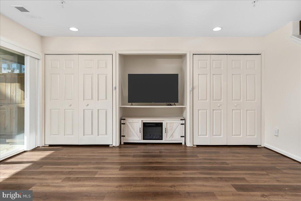 5625 Scott Ridge Place Frederick, MD 21704 - Photo 38 of 58 Fireplace conveys