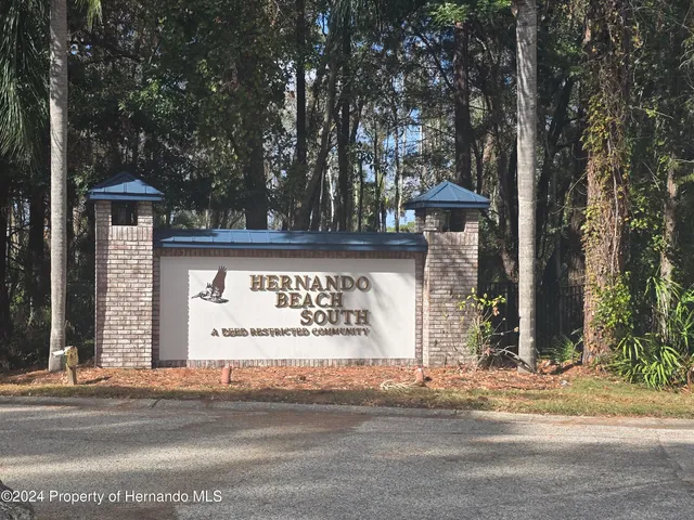 a sign that is on the side of the road