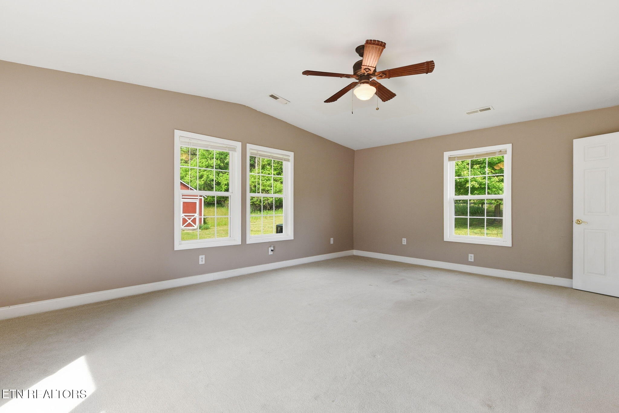 357 Neal Road Tazewell, TN 37879 - Photo 15 of 52 15-web-or-mls-DSC_9762
