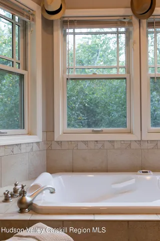 $998,800 | 40 Lakeview Avenue, Kingston, NY 12401