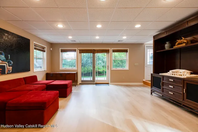 $998,800 | 40 Lakeview Avenue, Kingston, NY 12401