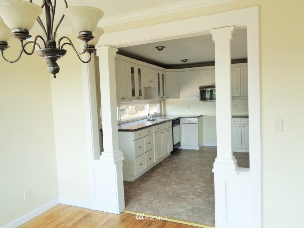 305 Northwest 4th Street Renton, WA 98057 - Photo 12 of 25