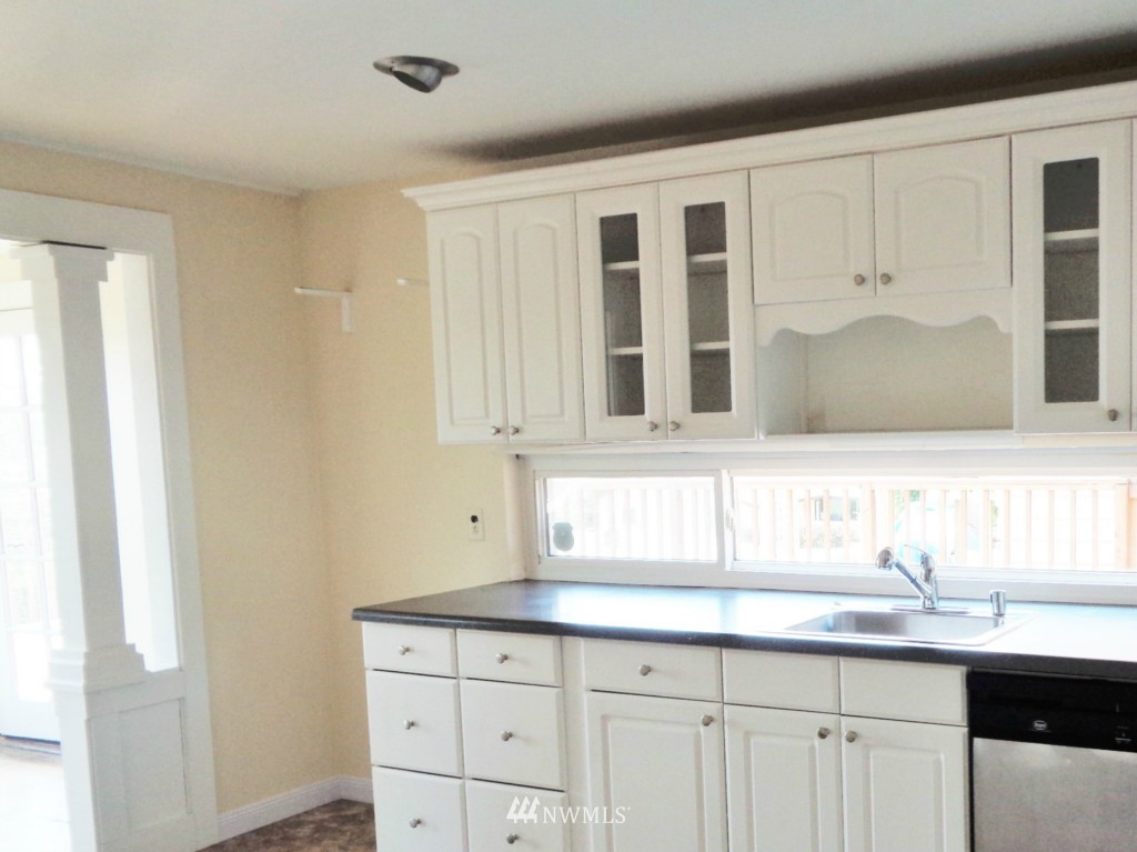 305 Northwest 4th Street Renton, WA 98057 - Photo 13 of 25