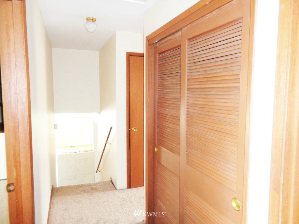 305 Northwest 4th Street Renton, WA 98057 - Photo 14 of 25